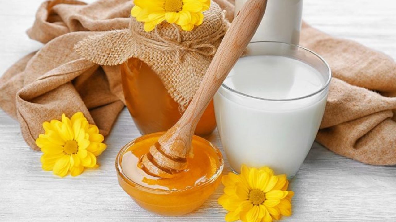 خلطة اللبن والعسل لـ علاج البشرة الشاحبة